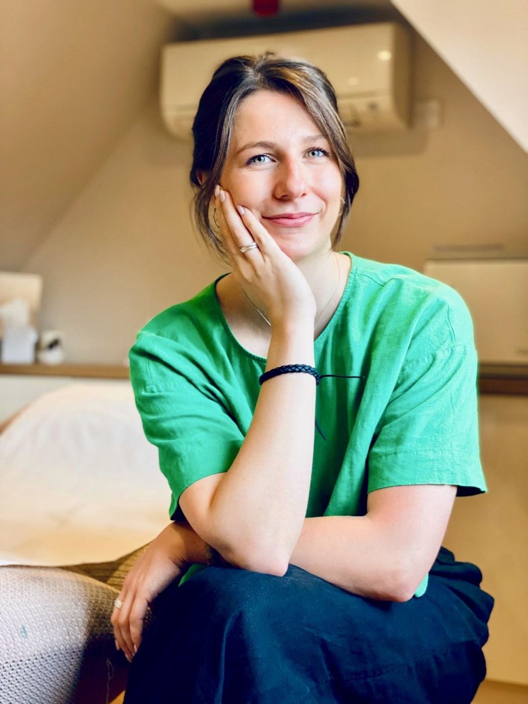 Portrait of Ali Watkinson, acupuncturist